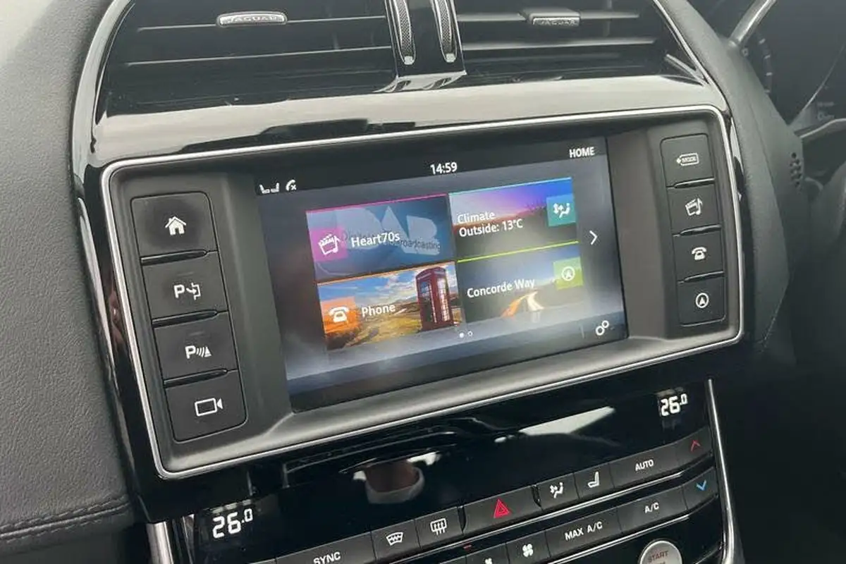 2015-jaguar-xe-20td-portfolio-180ps-auto-big-16