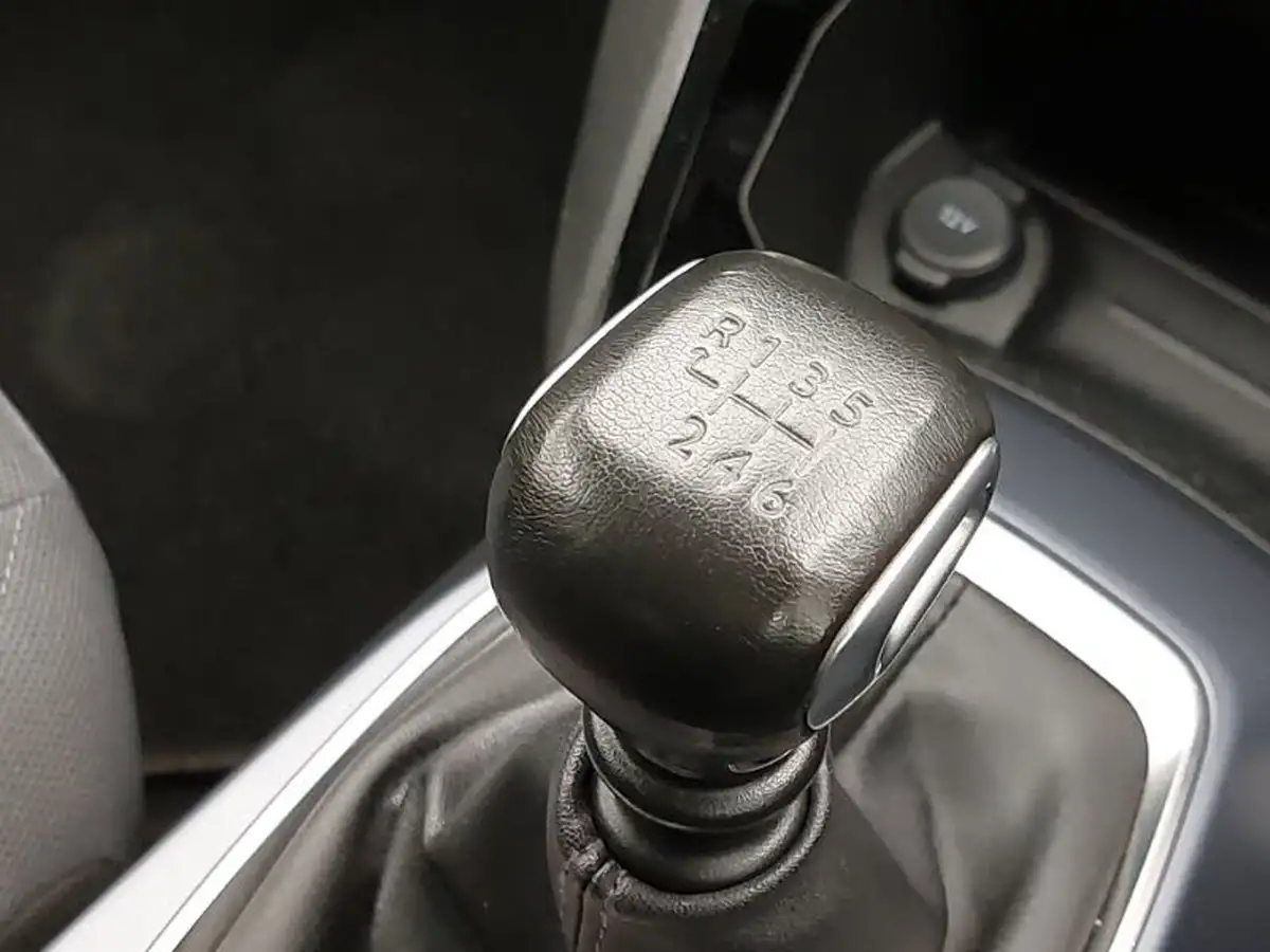 2021-peugeot-2008-suv-12-puretech-allure-premium-130bhp-big-11