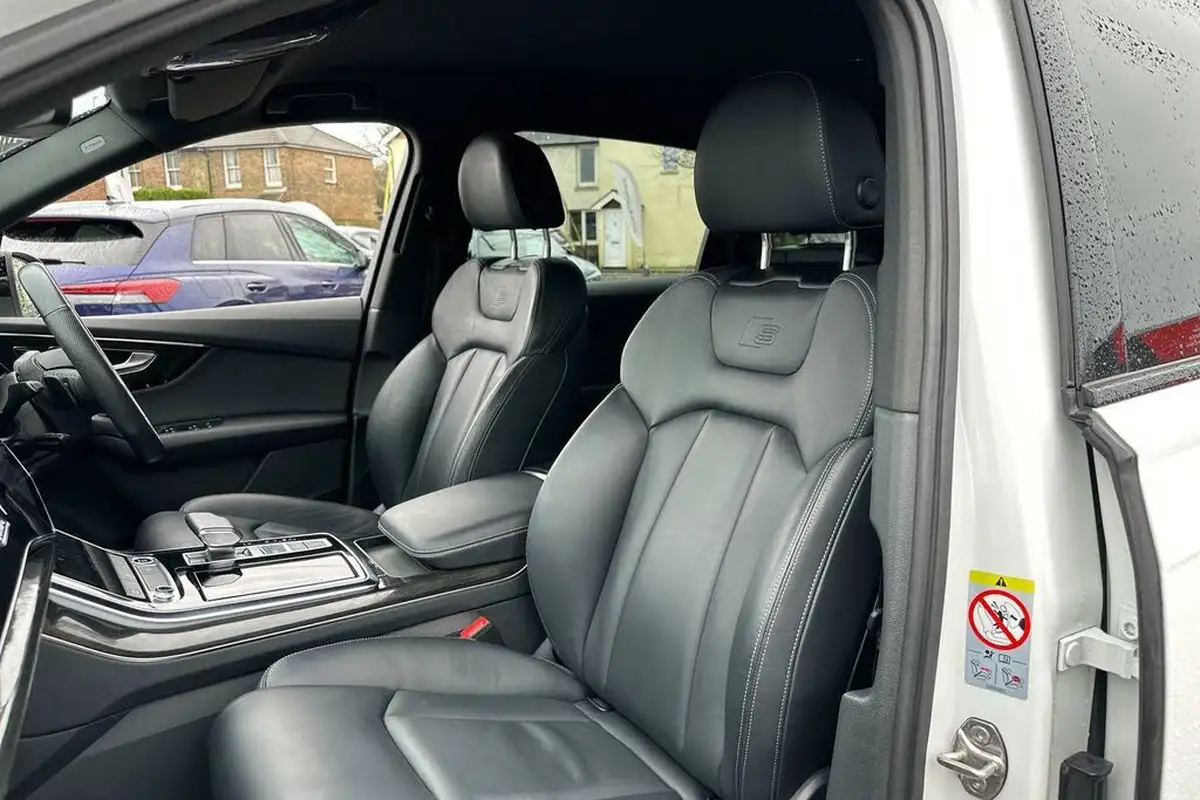 2022-audi-q7-30-55-tfsi-black-edition-big-32