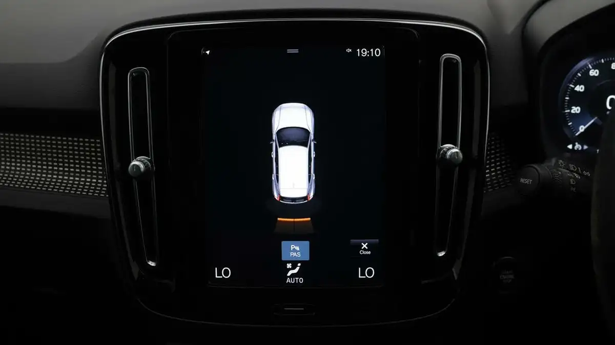2021-volvo-xc40-15-t3-r-design-163bhp-geartronic-big-25