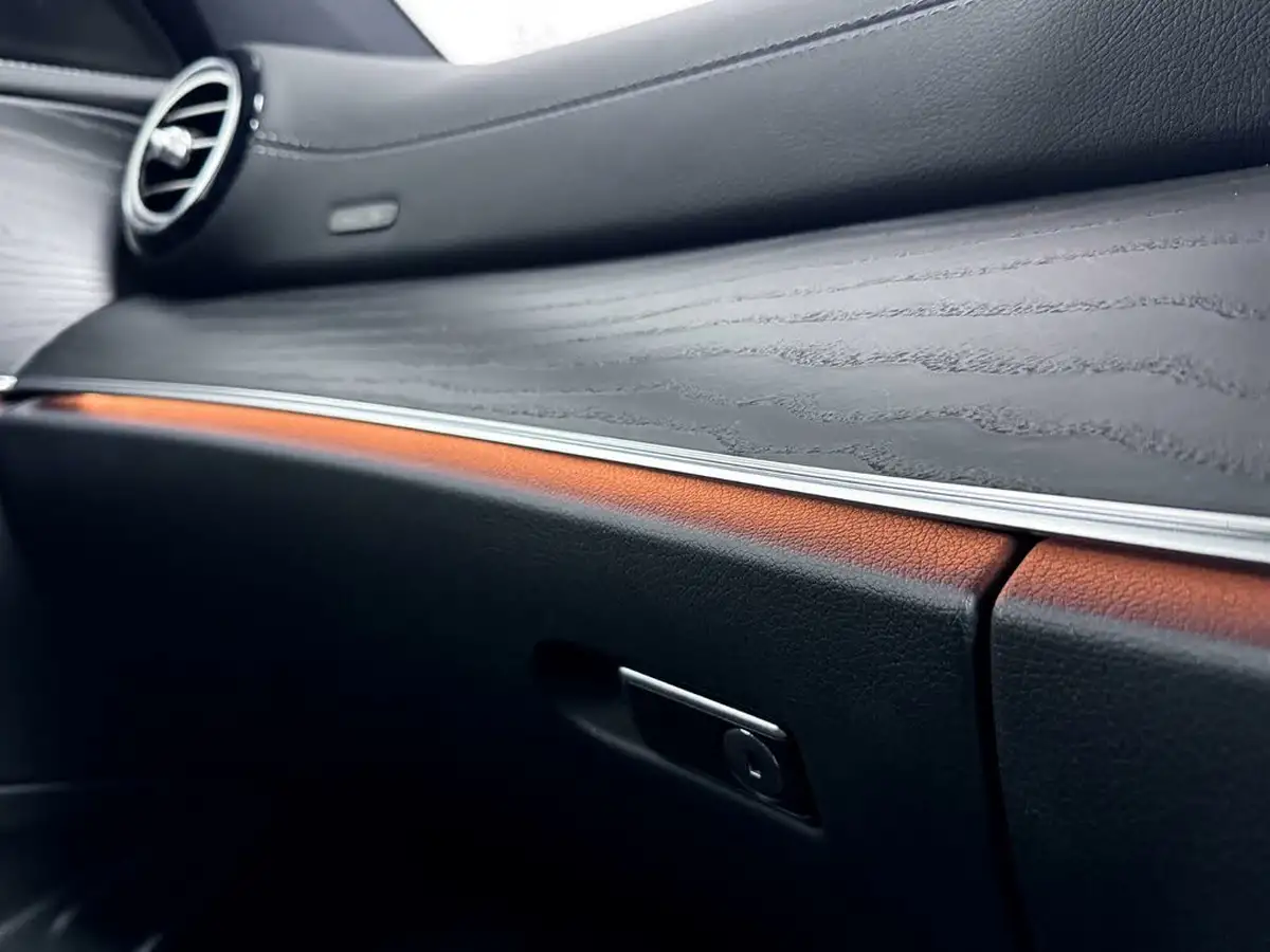 2020-mercedes-benz-e-class-20d-e300de-amg-line-eq-power-saloon-4d-big-22