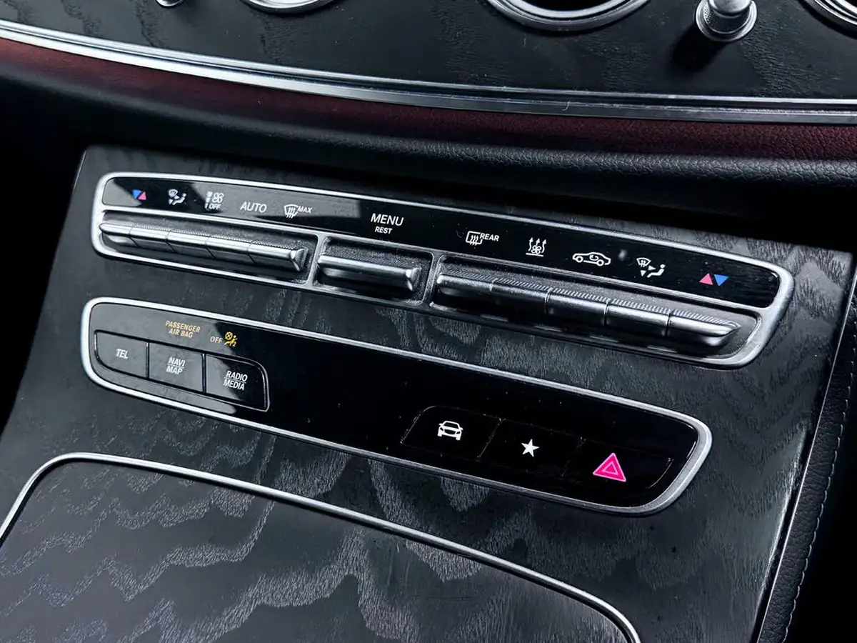 2020-mercedes-benz-e-class-20d-e300de-amg-line-eq-power-saloon-4d-big-26