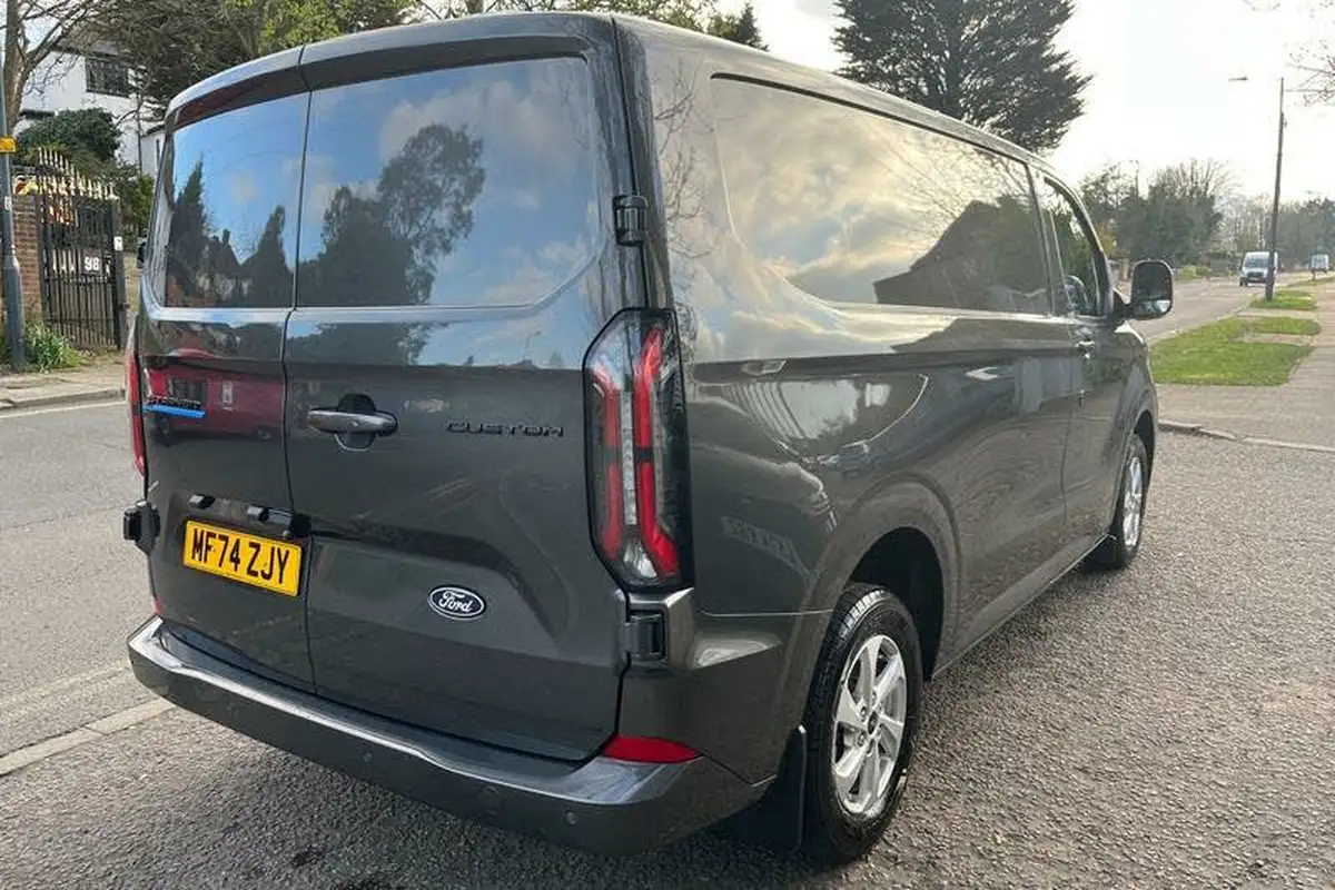 2024-ford-transit-custom-e-320-l1h1-limited-136ps-panel-van-big-29