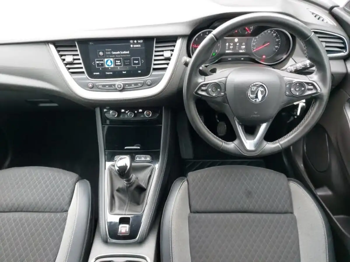 2019-vauxhall-grandland-x-12-sport-nav-big-2