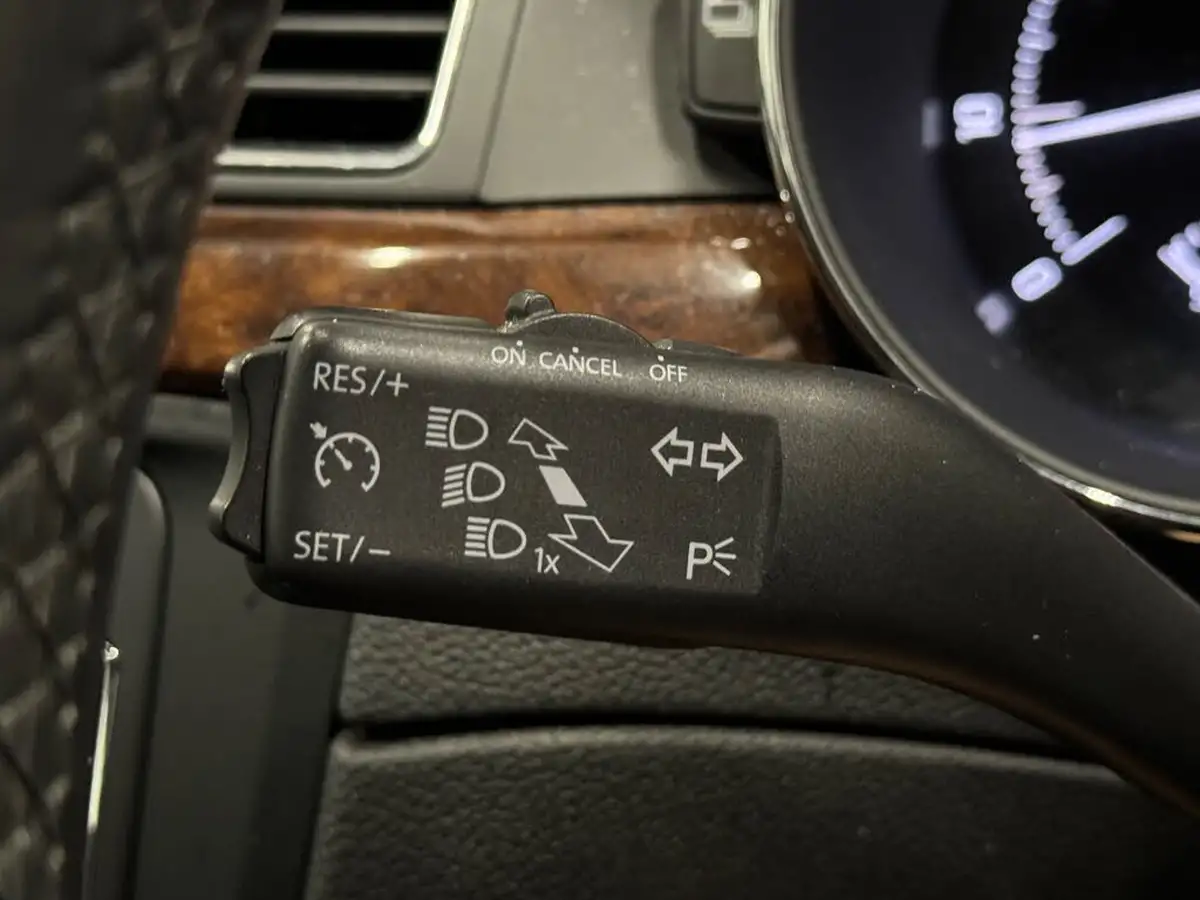 2015-skoda-superb-18-elegance-hatchback-big-27