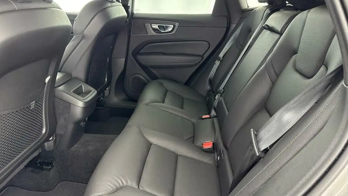2021-volvo-xc60-20-b5-momentum-awd-big-34