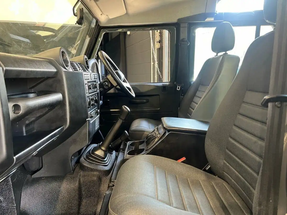 2012-land-rover-110-defender-22td-utility-station-wagon-5-drs-big-24