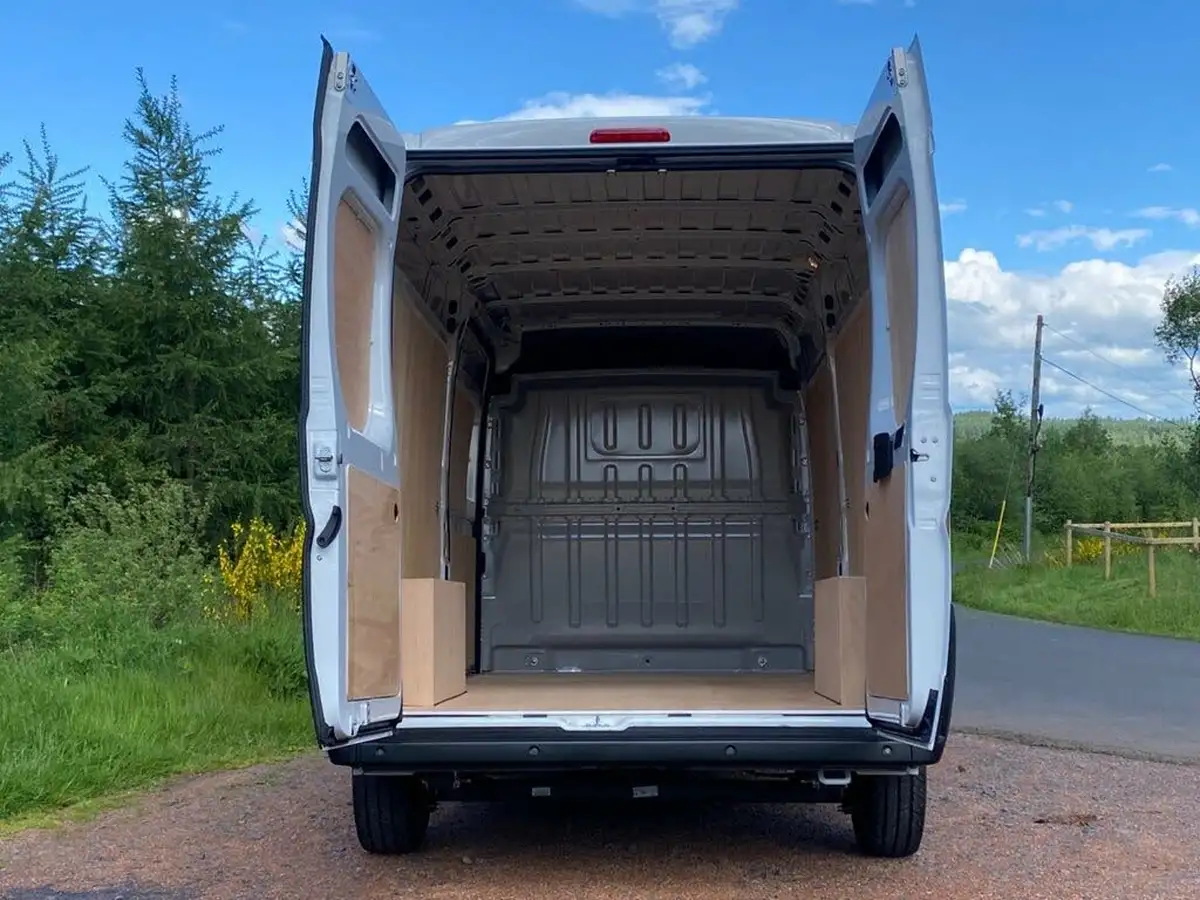 2024-peugeot-boxer-22-bluehdi-professional-premium-335-l3h2-panel-big-5