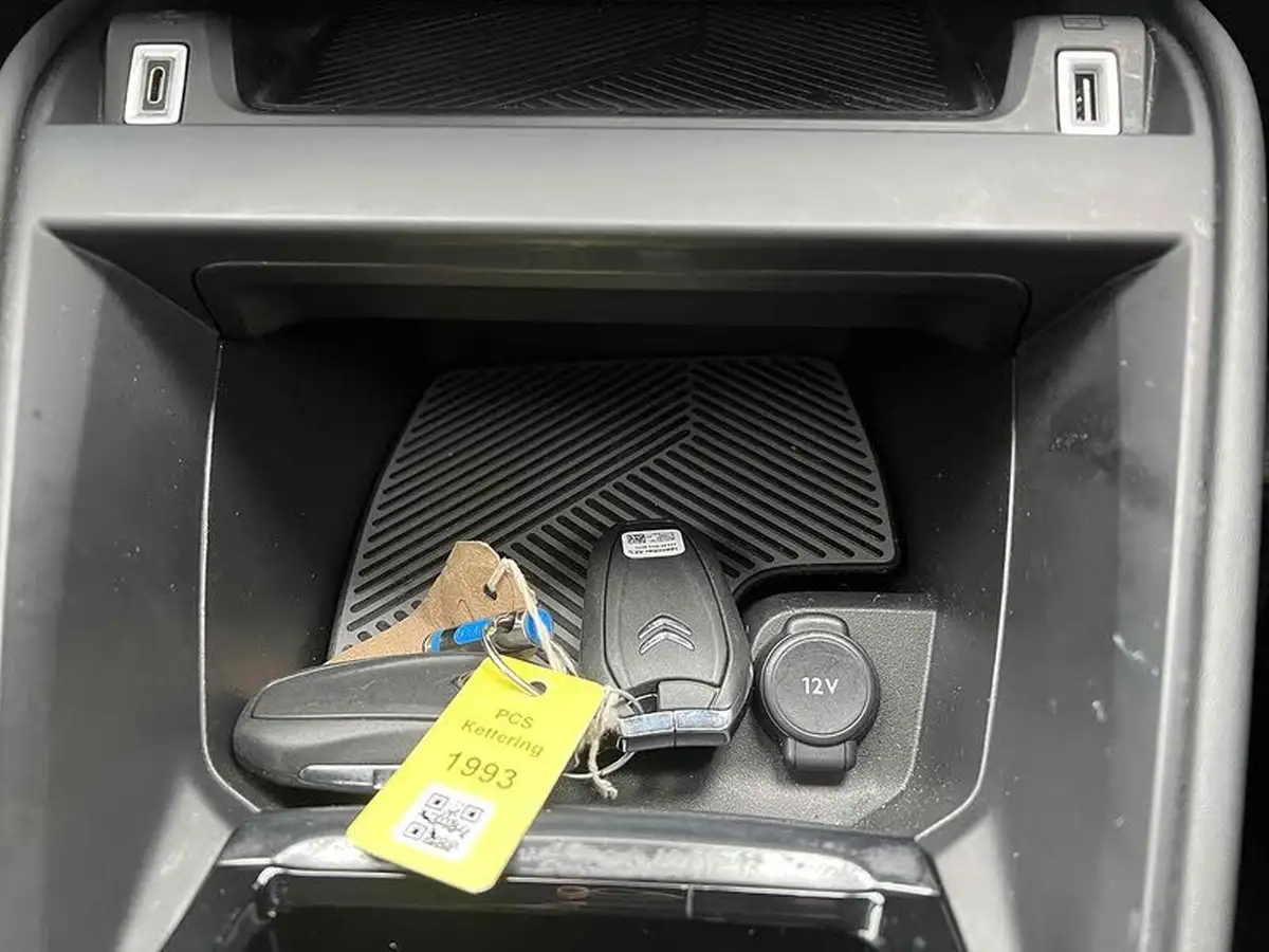 2022-citroen-c4-e-shine-big-38