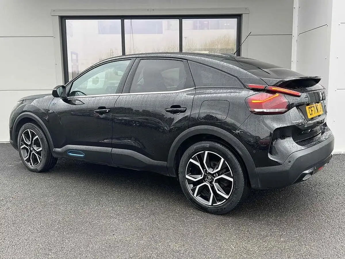 2022-citroen-c4-e-shine-big-15