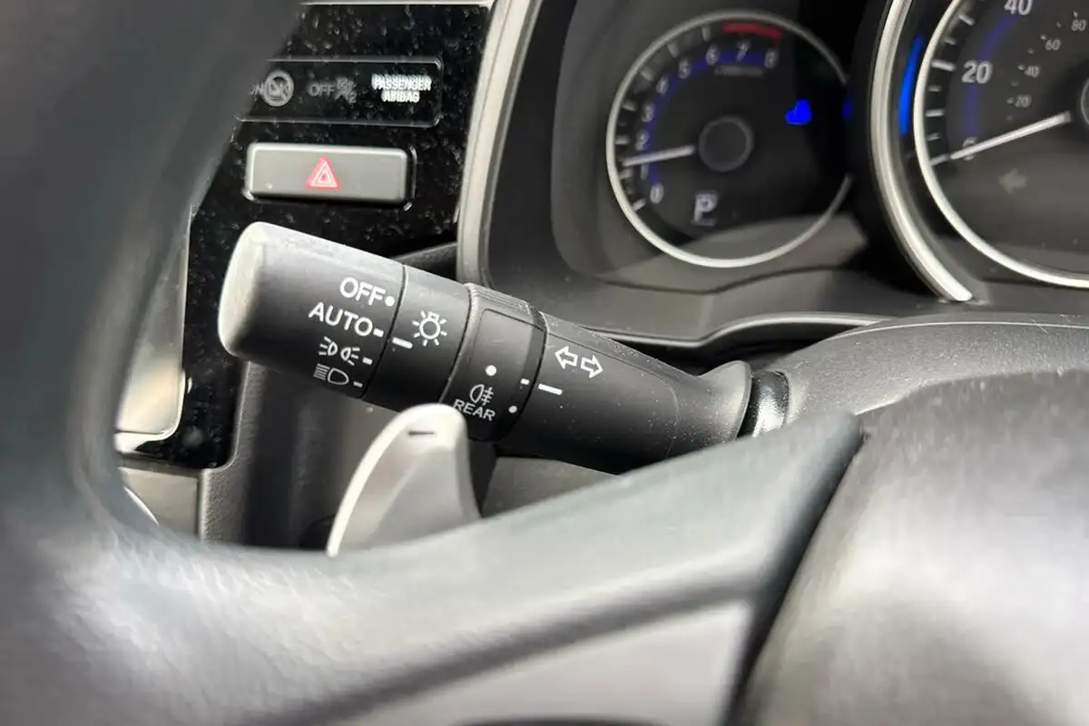 2019-honda-jazz-13-i-vtec-se-navi-cvt-big-16