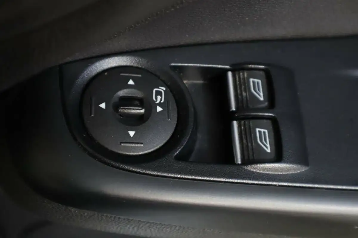 2017-ford-fiesta-10t-st-line-with-nav-125ps-3d-big-28