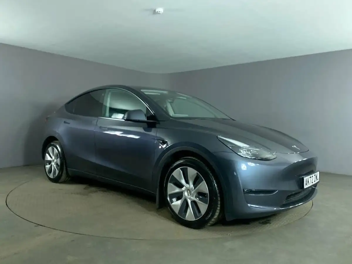 2022-tesla-model-y-e-long-range-big-0