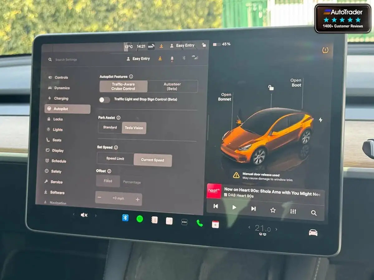 2022-tesla-model-y-e-long-range-big-18