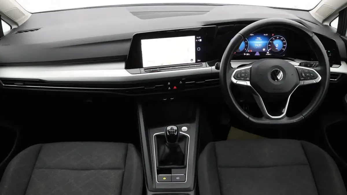2022-volkswagen-golf-15-tsi-life-130ps-hatchback-big-12