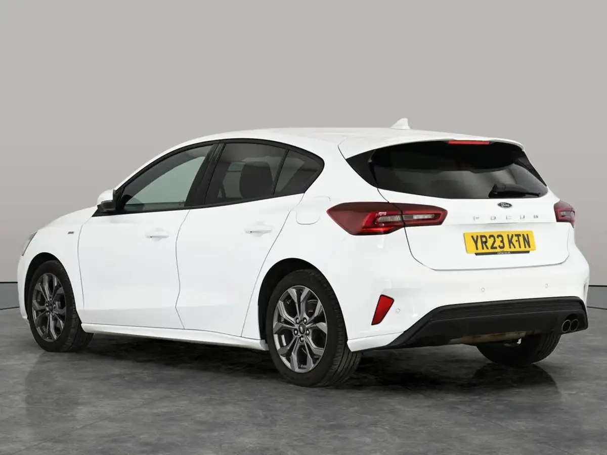 2023-ford-focus-10t-st-line-125ps-hatchback-big-9