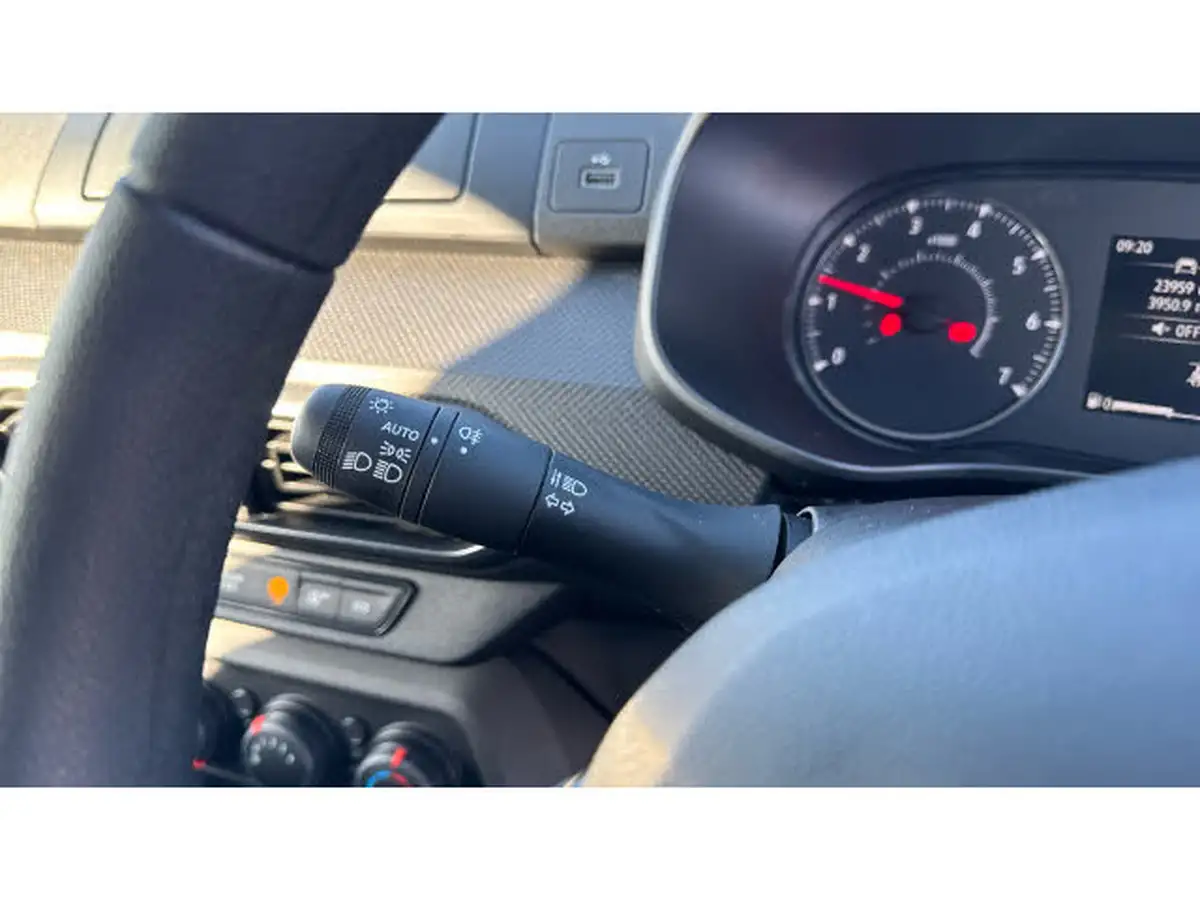2021-dacia-sandero-10-tce-essential-90bhp-big-22