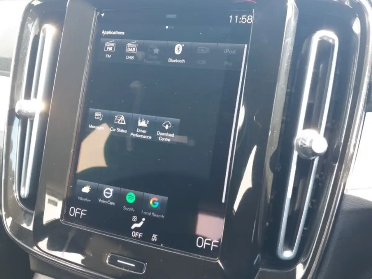 2021-volvo-xc40-15-t3-momentum-161bhp-big-12