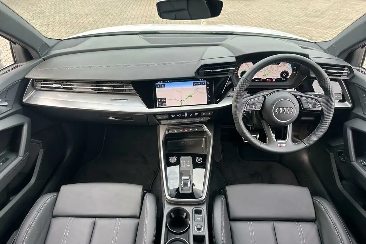 2024-audi-a3-14-40-tfsi-e-s-line-big-2