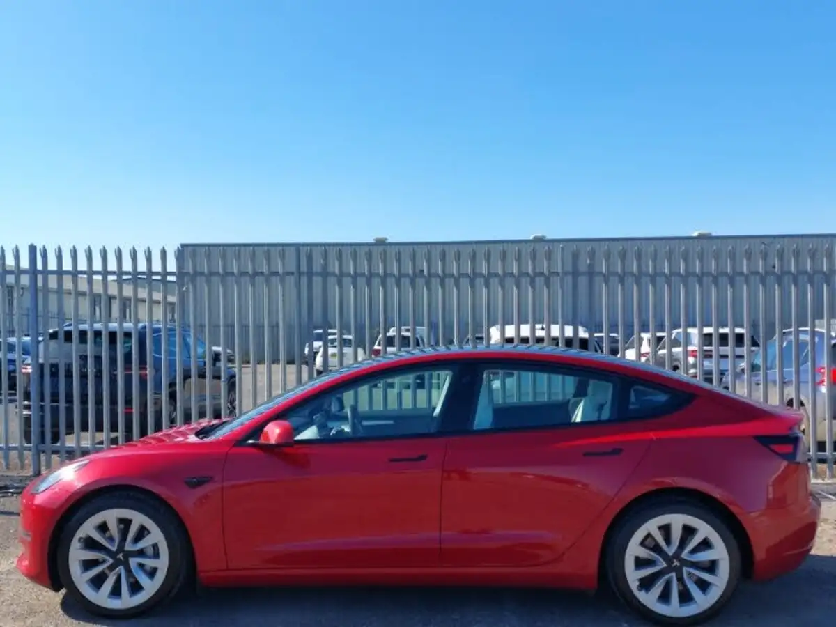 2022-tesla-model-3-e-long-range-big-3