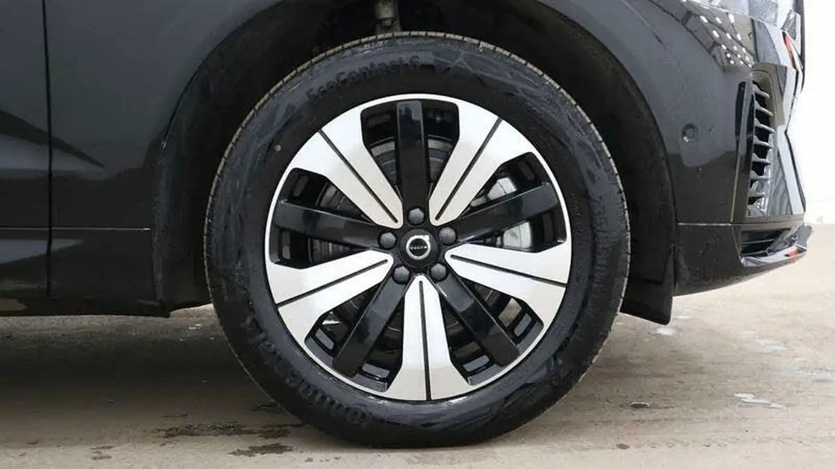 2024-volvo-xc60-20-t6-plus-big-15