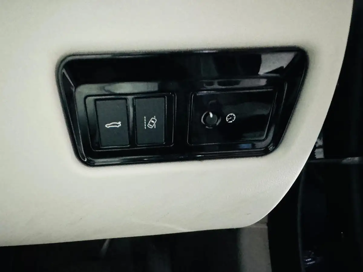 2016-jaguar-xe-20d-prestige-180ps-auto-big-17