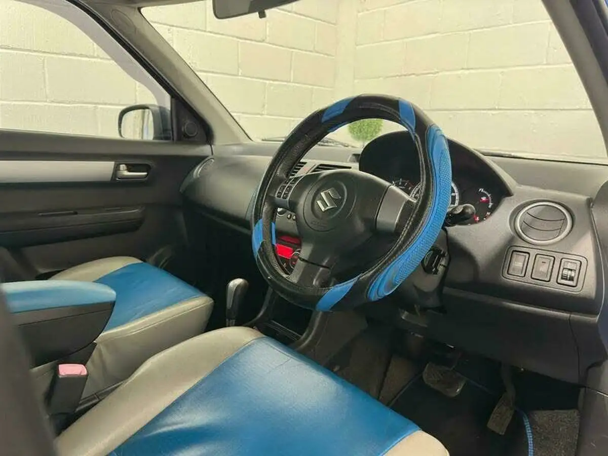 2010-suzuki-swift-15-sz4-big-42
