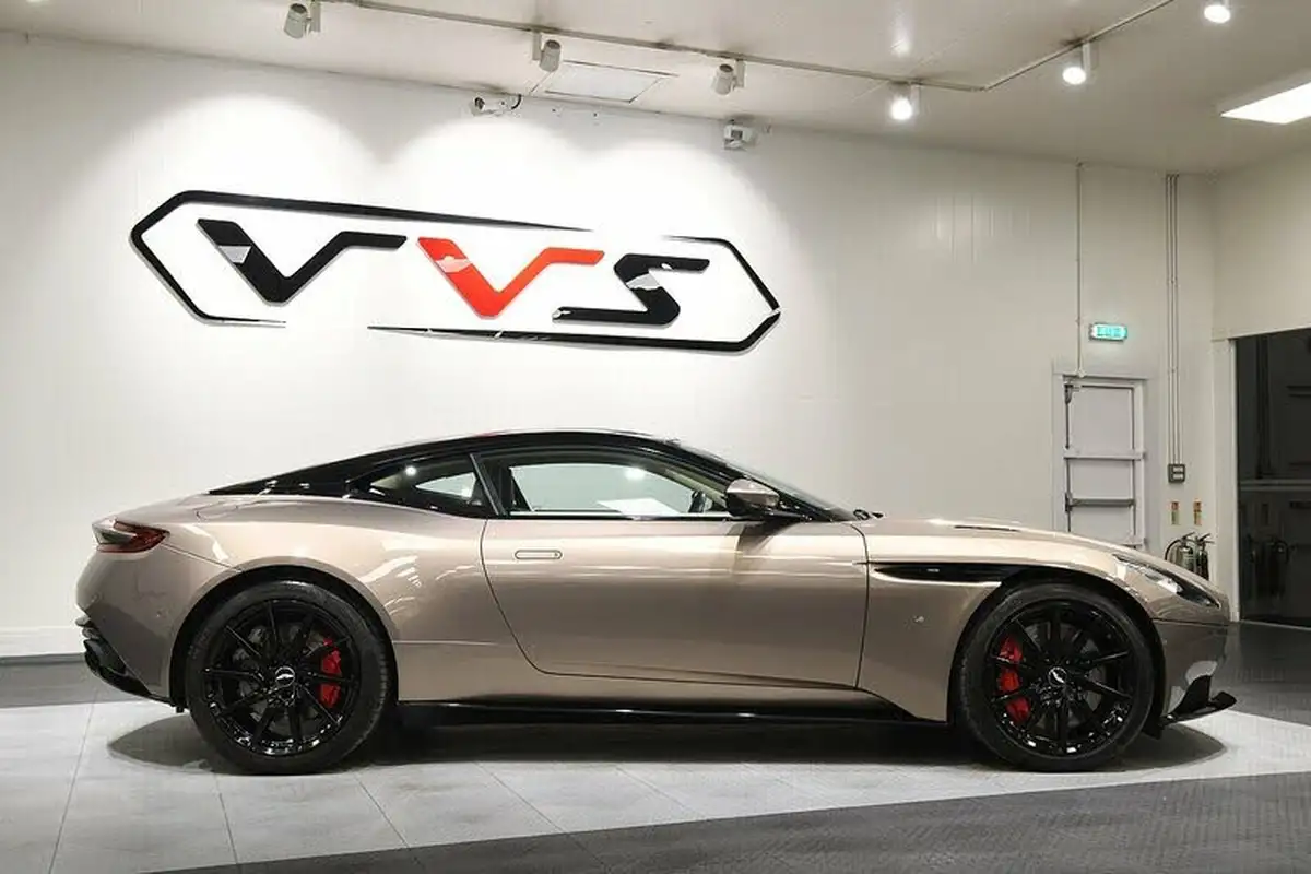 2017-aston-martin-db11-52-v12-launch-edition-big-1