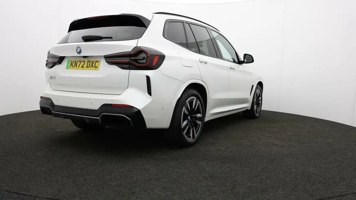 2022-bmw-ix3-e-m-sport-big-76