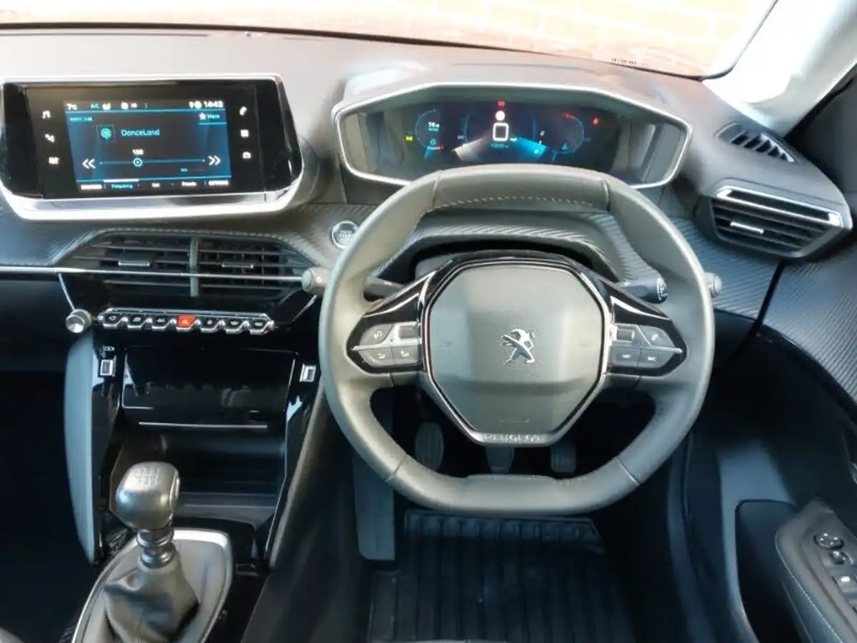 2022-peugeot-208-12-puretech-allure-premium-100bhp-big-6