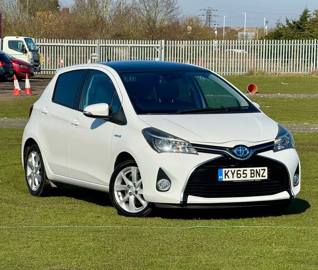 2015-toyota-yaris-15-vvt-i-excel-hybrid-15in-big-11