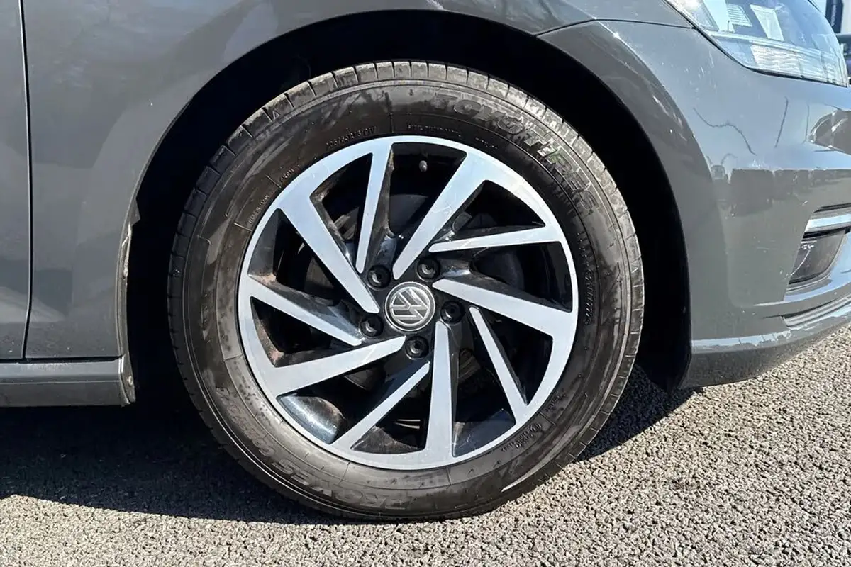 2019-volkswagen-golf-15-tsi-match-130ps-hatchback-5d-big-9