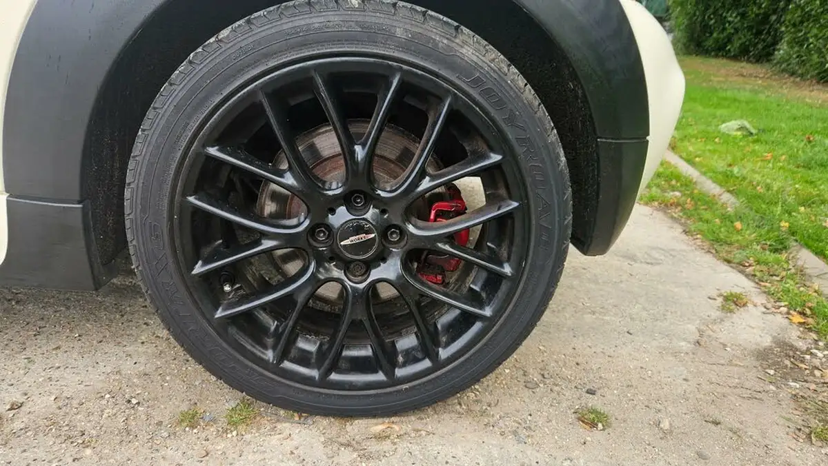 2011-mini-cooper-16-john-cooper-works-211bhp-coupe-3d-big-24