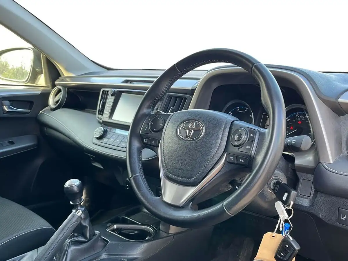 2016-toyota-rav4-20d-4d-business-edition-tss-navi-big-4