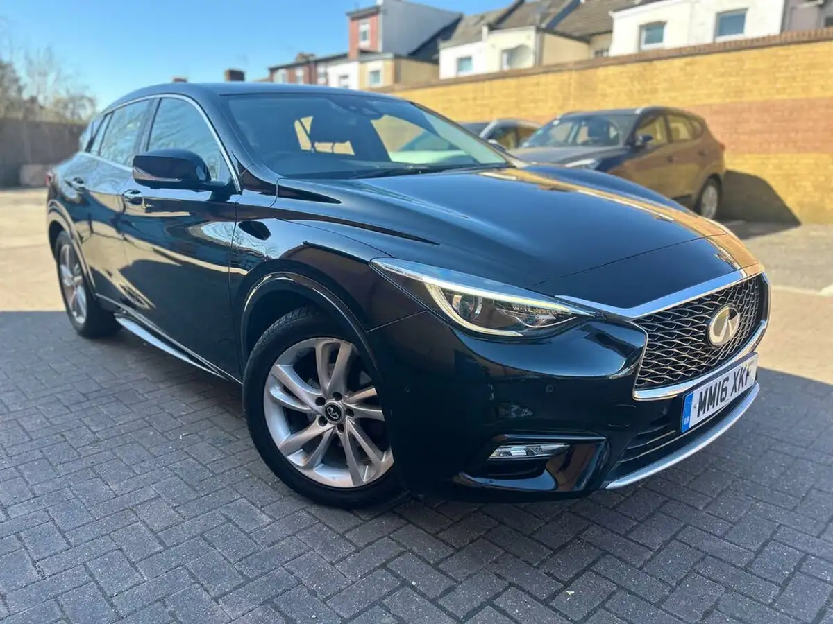 2016-infiniti-q30-22d-premium-awd-big-6