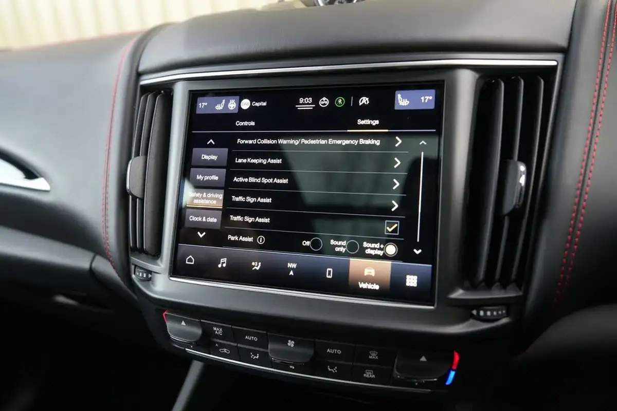 2021-maserati-levante-30-gransport-big-49