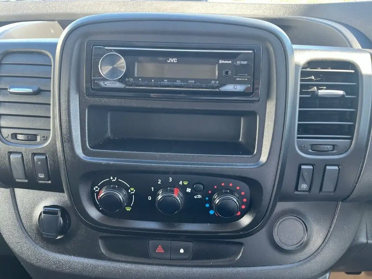 2021-renault-trafic-20dci-sl28-energy-120-business-big-16