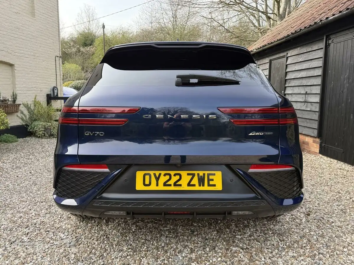 2022-genesis-gv70-22-d-sport-line-210ps-big-8