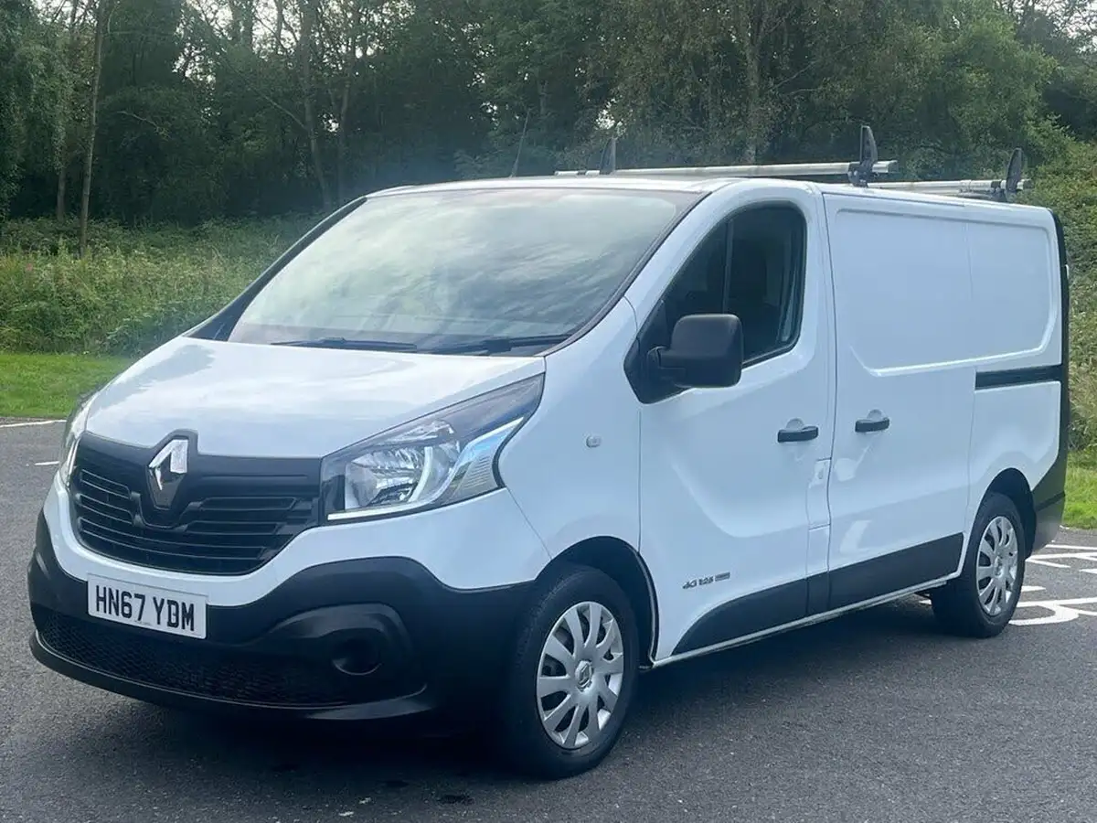 2017-renault-trafic-16dci-sl27-125-business-energy-125-e6-panel-van-big-3