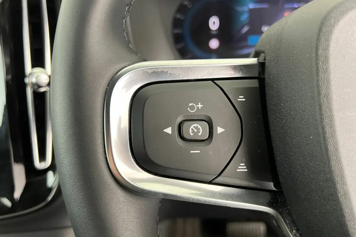 2024-volvo-xc40-20-b4-plus-big-10