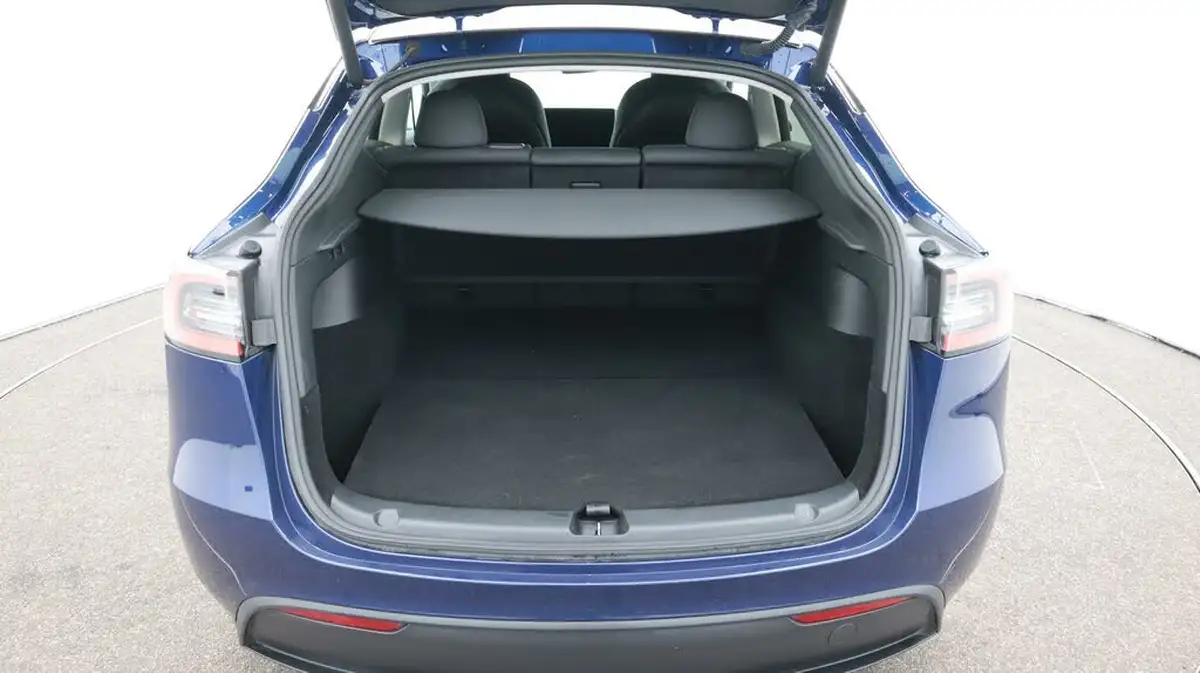 2022-tesla-model-y-e-long-range-big-17