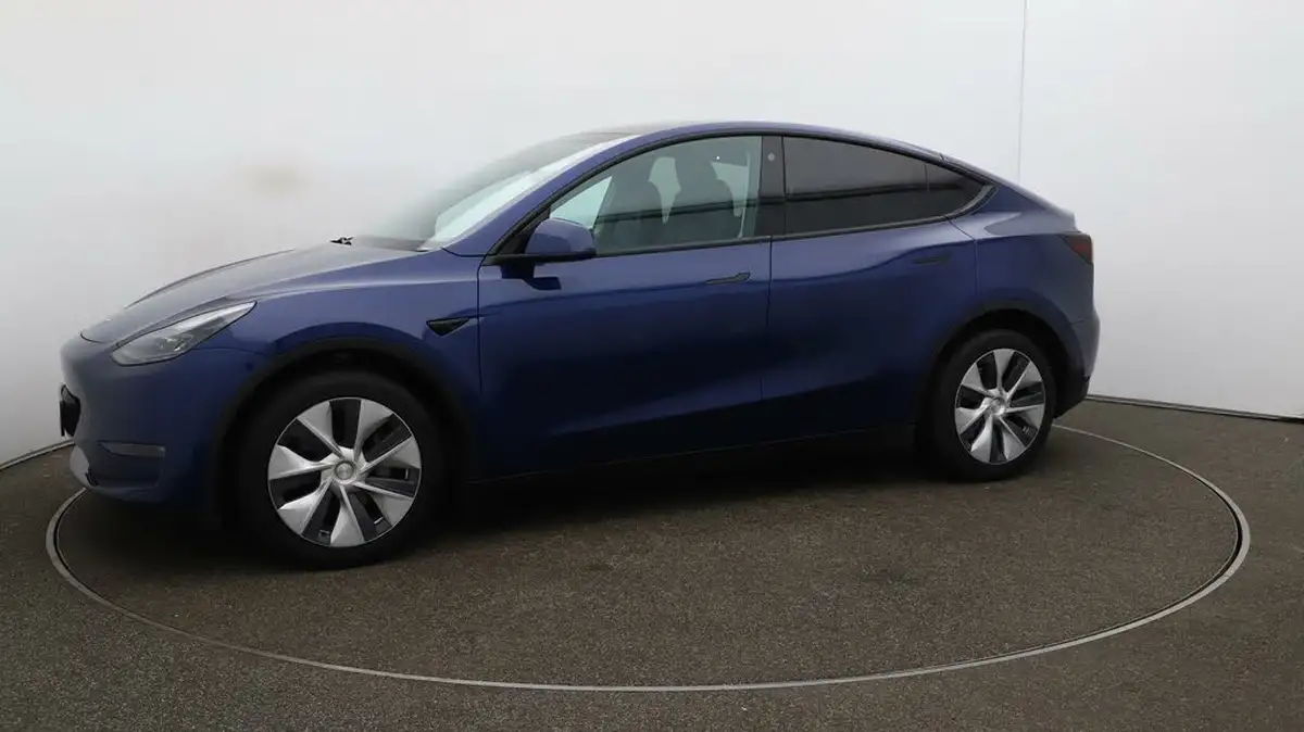 2022-tesla-model-y-e-long-range-big-65