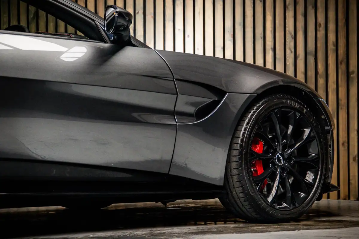 2018-aston-martin-vantage-40-v8-vantage-big-12