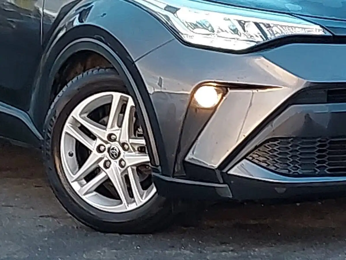 2021-toyota-c-hr-18-vvt-i-icon-big-8