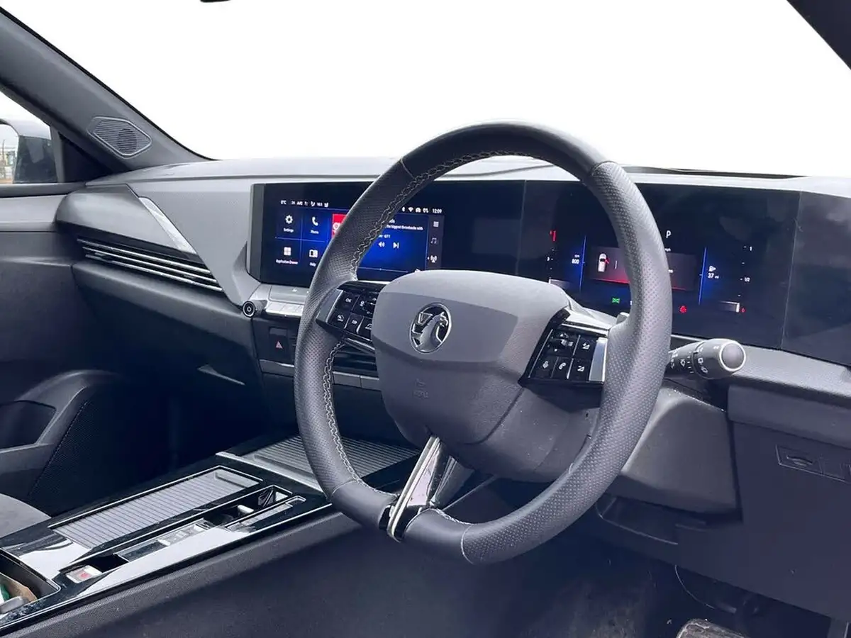 2023-vauxhall-astra-15-turbo-d-ultimate-hatchback-big-4