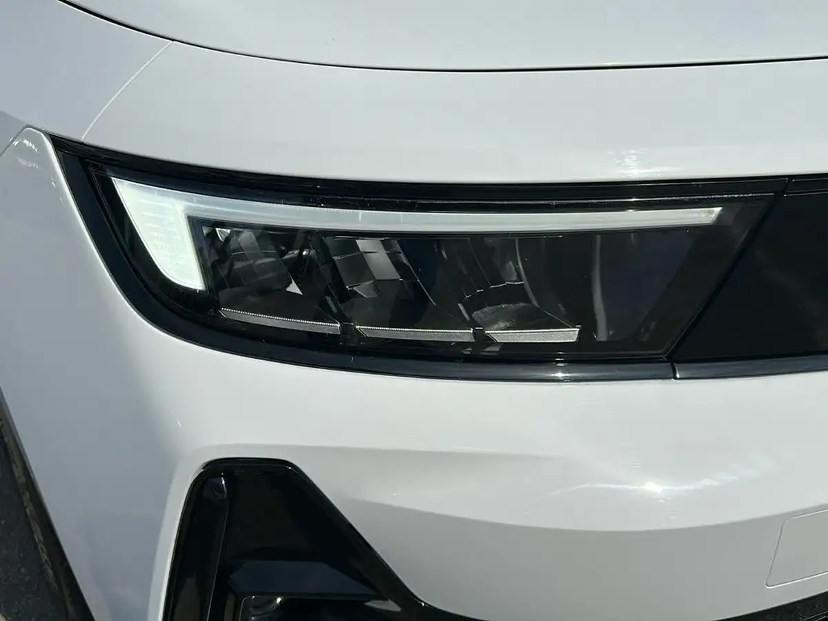 2023-vauxhall-astra-12-turbo-gs-hatchback-big-18
