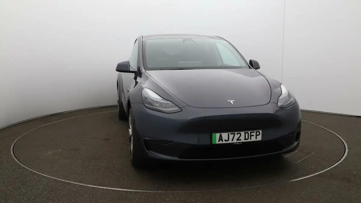 2022-tesla-model-y-e-long-range-big-33