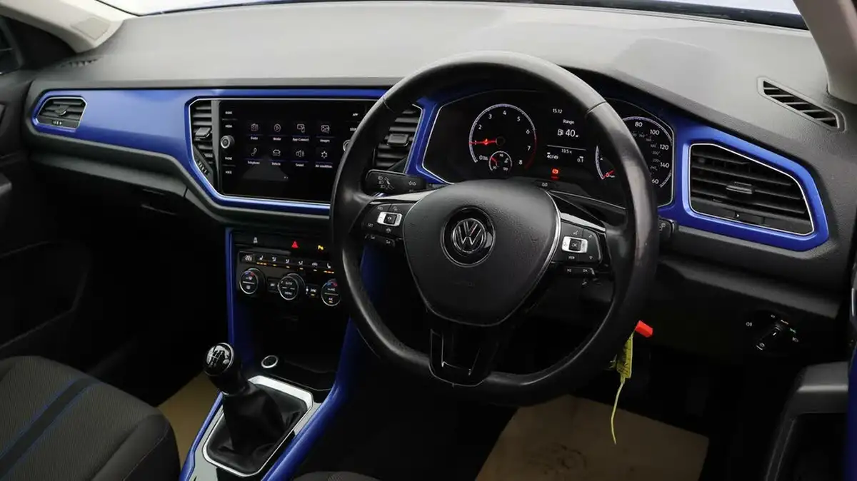 2018-volkswagen-t-roc-15-tsi-design-big-8