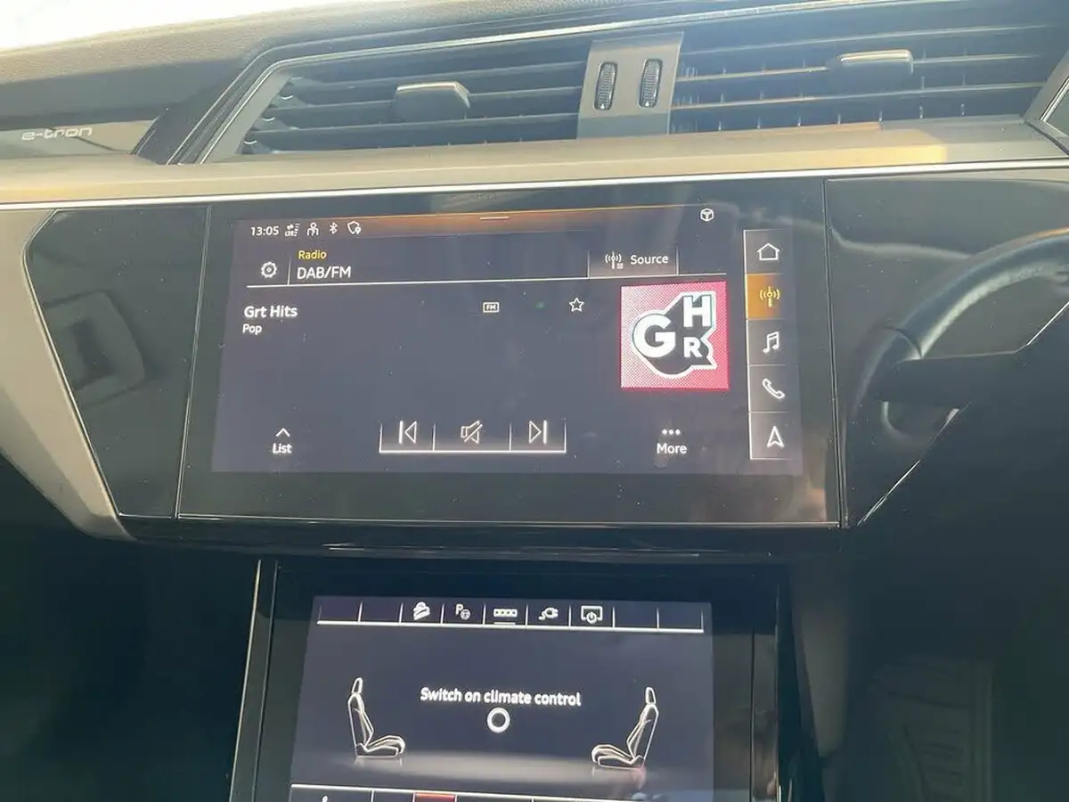 2021-audi-e-tron-50e-technik-station-wagon-big-3