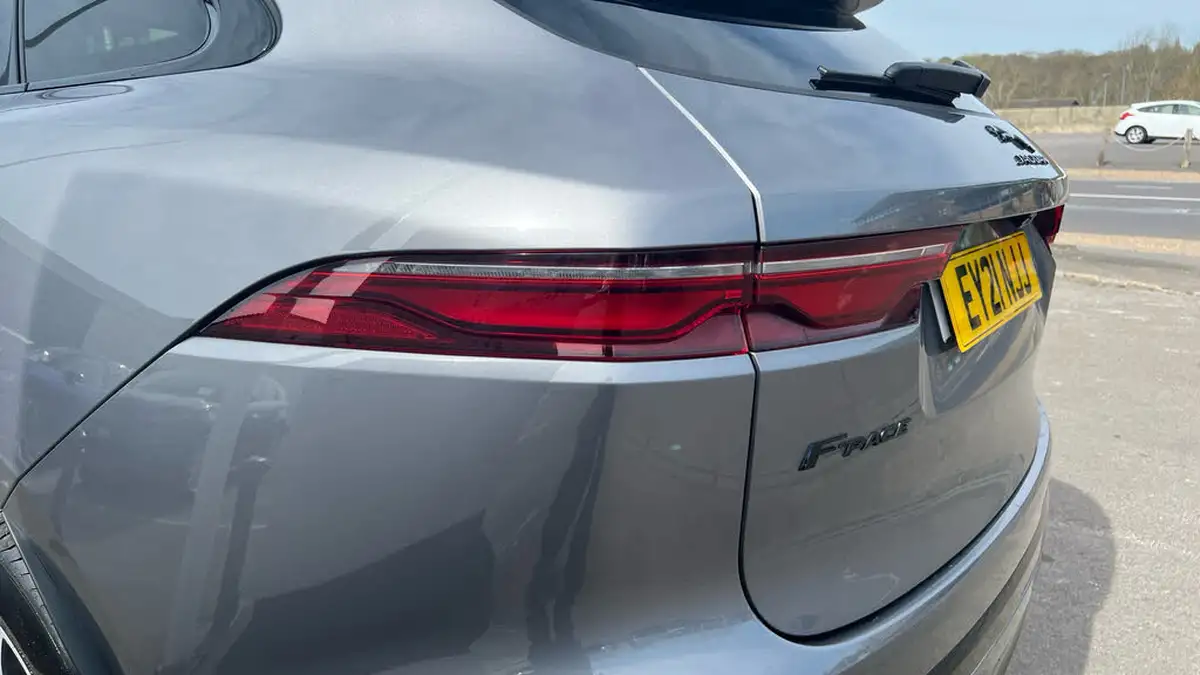 2021-jaguar-f-pace-20-p250-r-dynamic-se-big-18